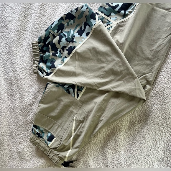 Like New! ASOS DESIGN Camo Pants Festival Parachute Shell Windbreaker Street -10 - Picture 12 of 14